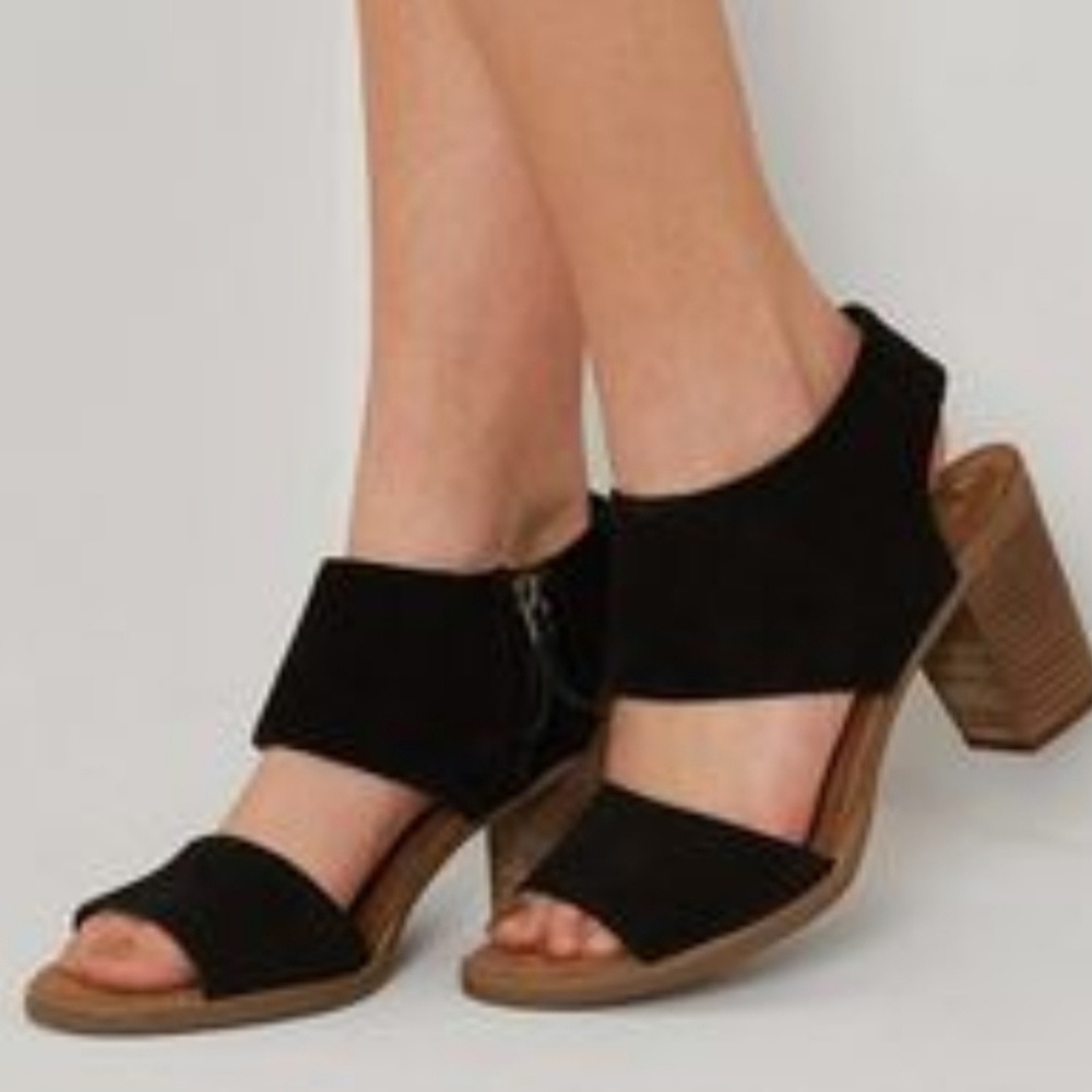 NWT TOMS Majorica Cutout Suede Sandal--offers